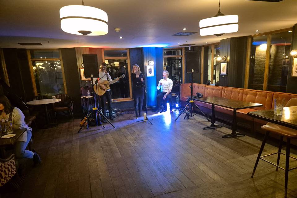 Live music and DJs