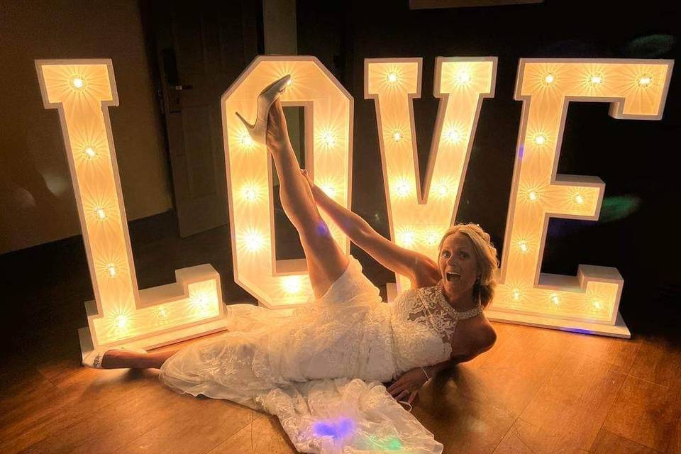 We supply 4ft Light Up Letters
