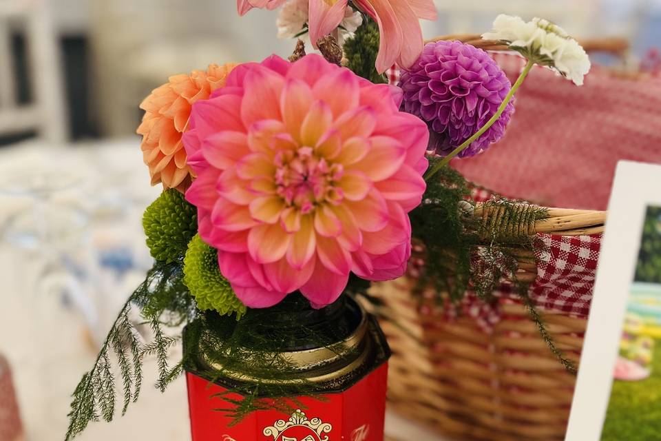 Tea tin centerpieces