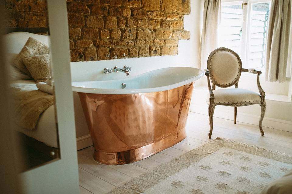 Bridal suite bath