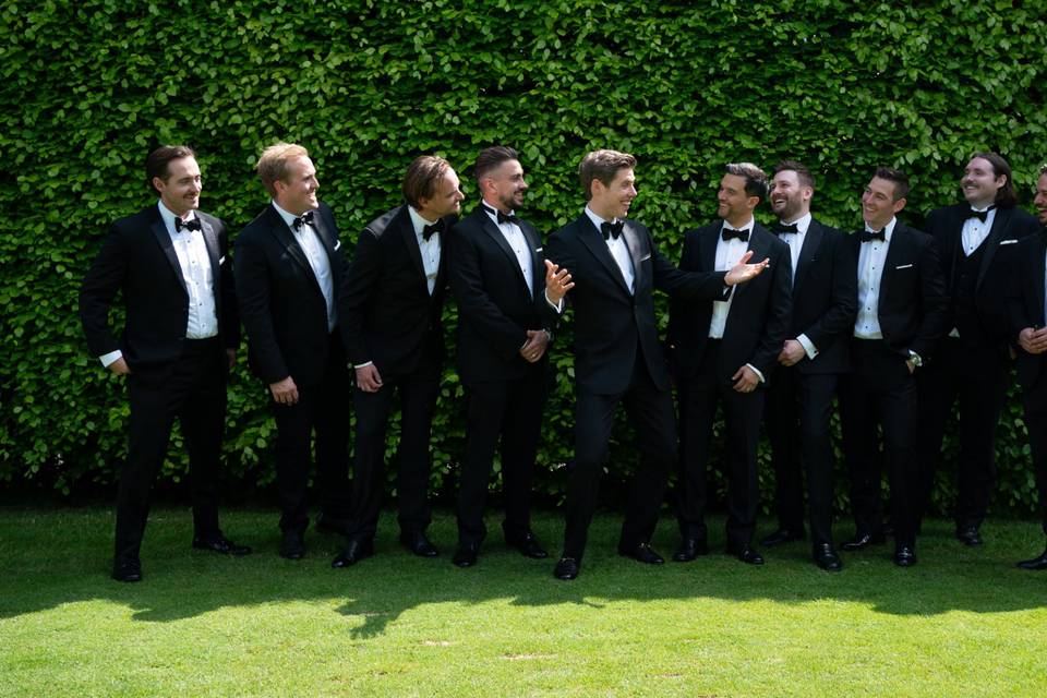 Groomsmen Pose