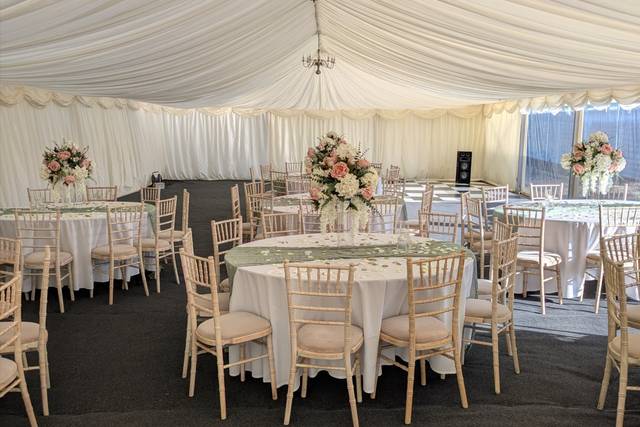 Wedding setting with Chiavari