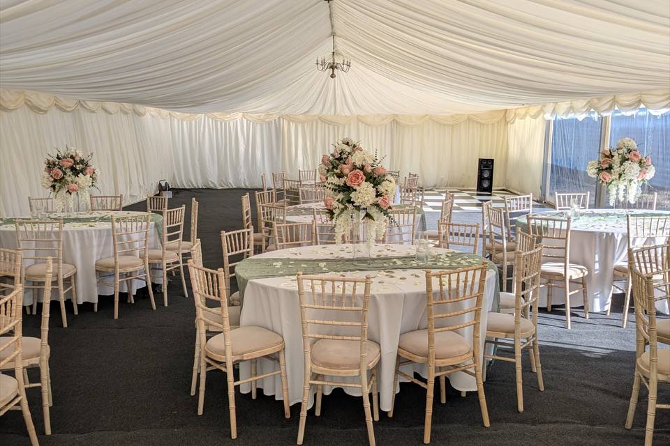 Wedding setting with Chiavari