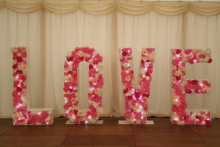 4ft Pink & White floral LOVE
