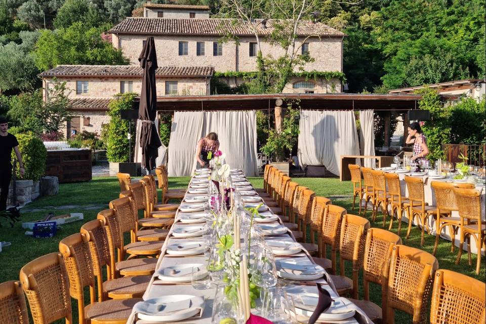 We offer various table set-ups