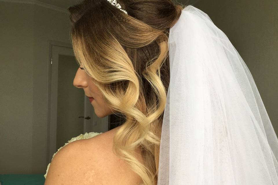 Bridal hairstyle with veil