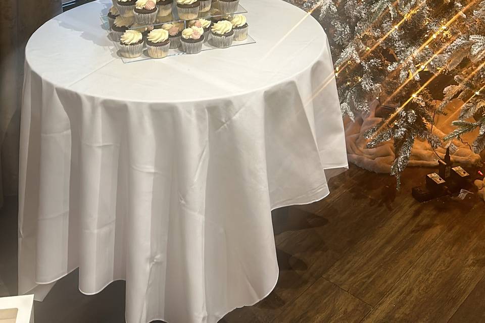 Cupcake Tower and Cutting Cake