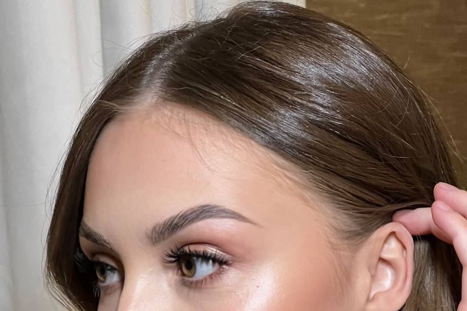 Soft glam makeup and waves