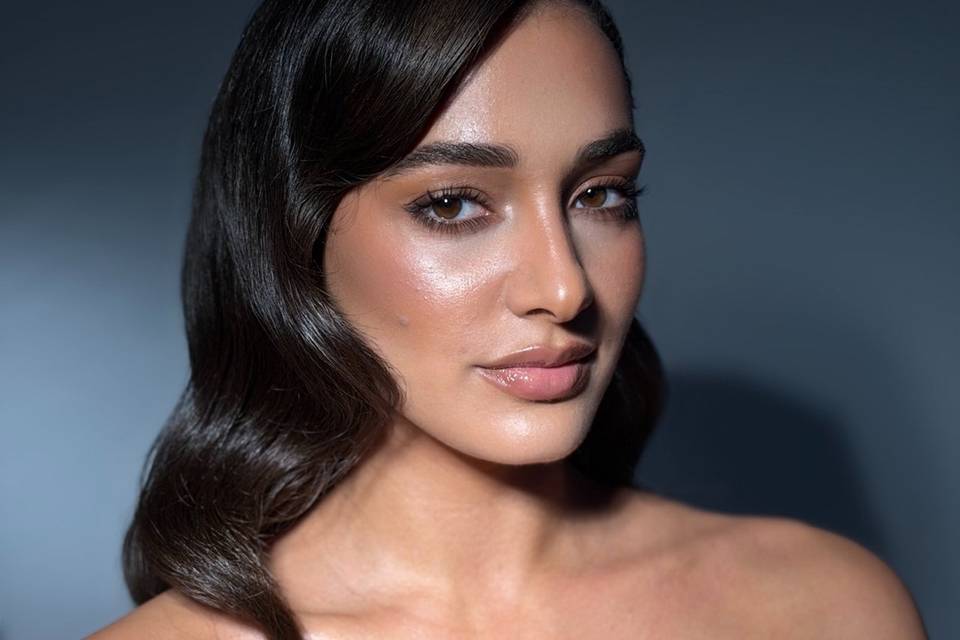 Hollywood waves, soft glam