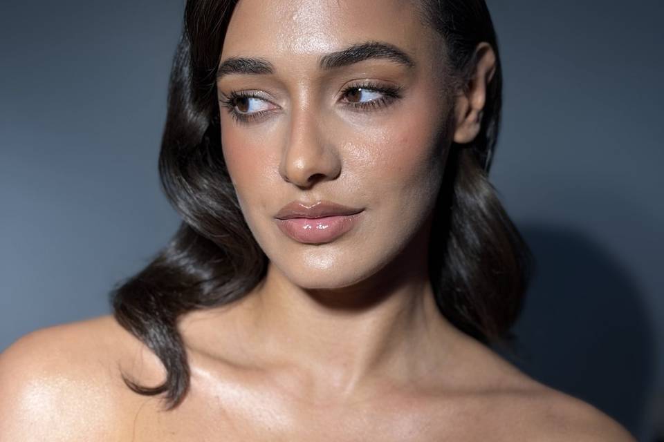 Hollywood waves, soft glam