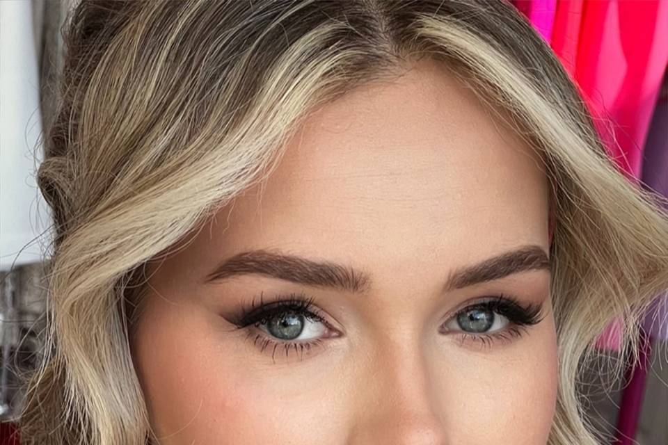 Hollywood waves, soft glam
