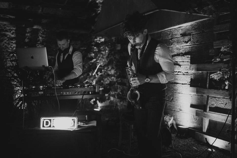 Sax & DJ