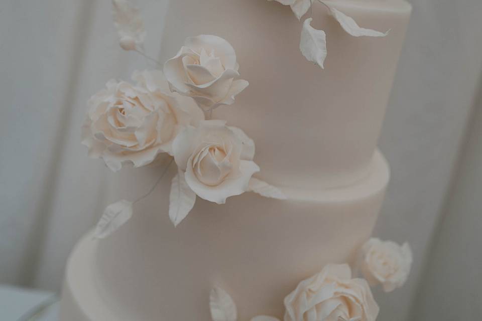 Modern classic white 5 tier
