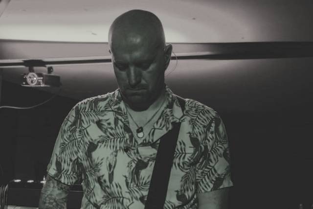 Gaz on guitar