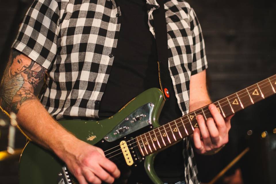 Gaz on guitar