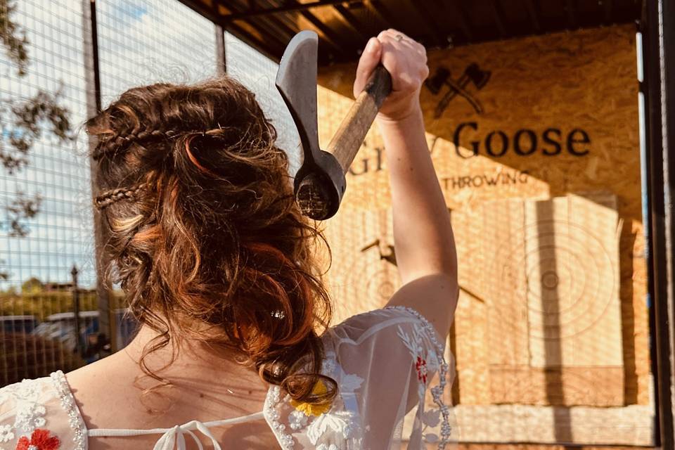 Bride throwing