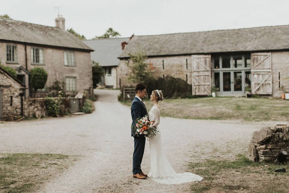 The Posh Barn and Courtyard