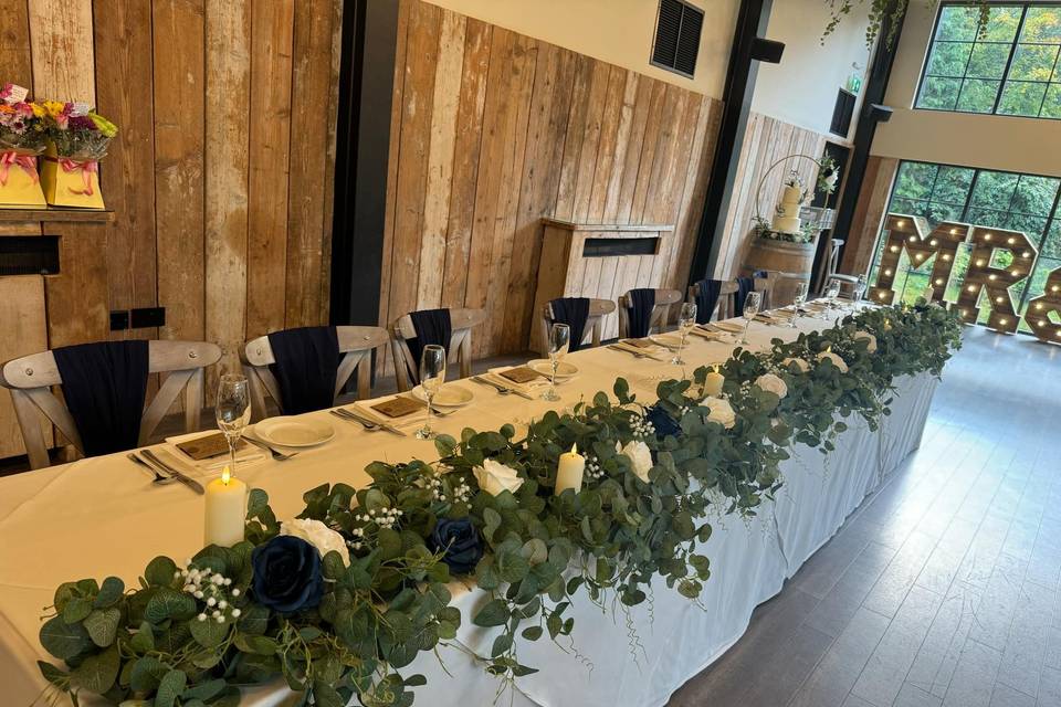 Top table garland