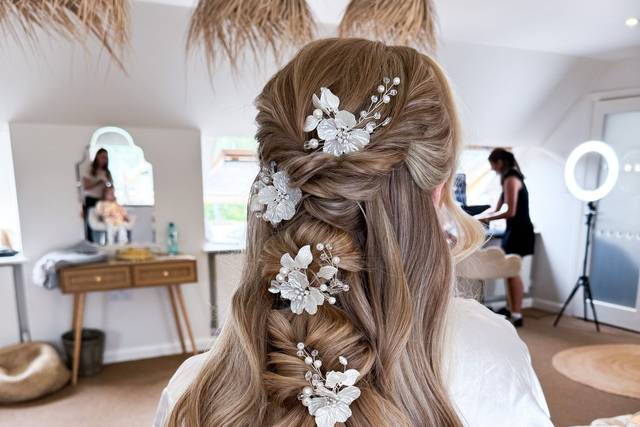 Jessica Louise Hairstylist