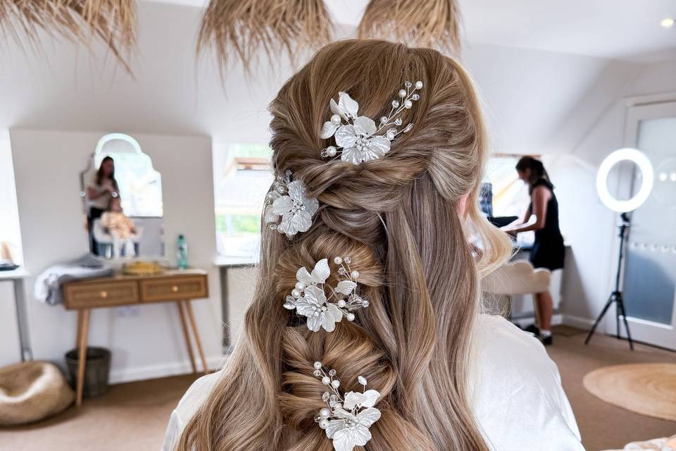 Jessica Louise Hairstylist