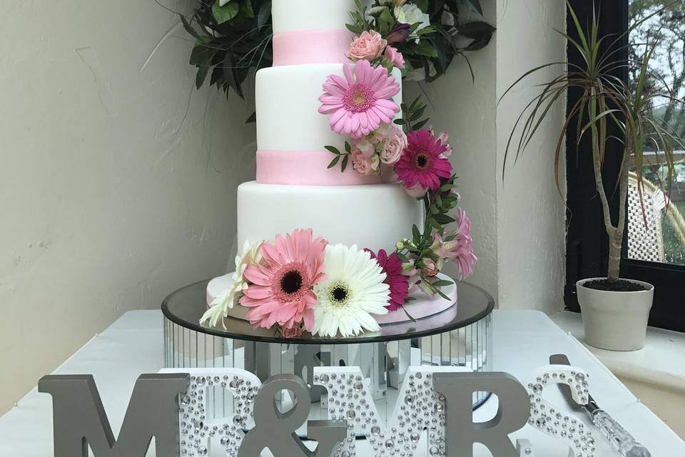 3 tier wedding cake