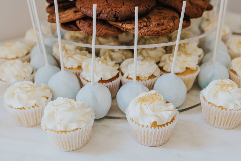 Cupcakes, Brownies, Pops