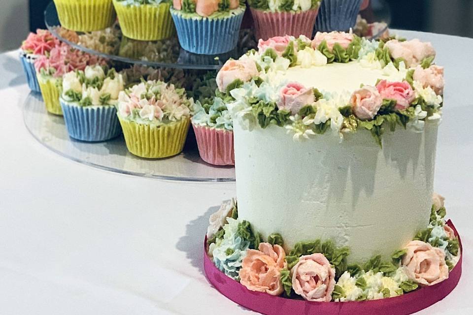 Single Tier with Cupcakes