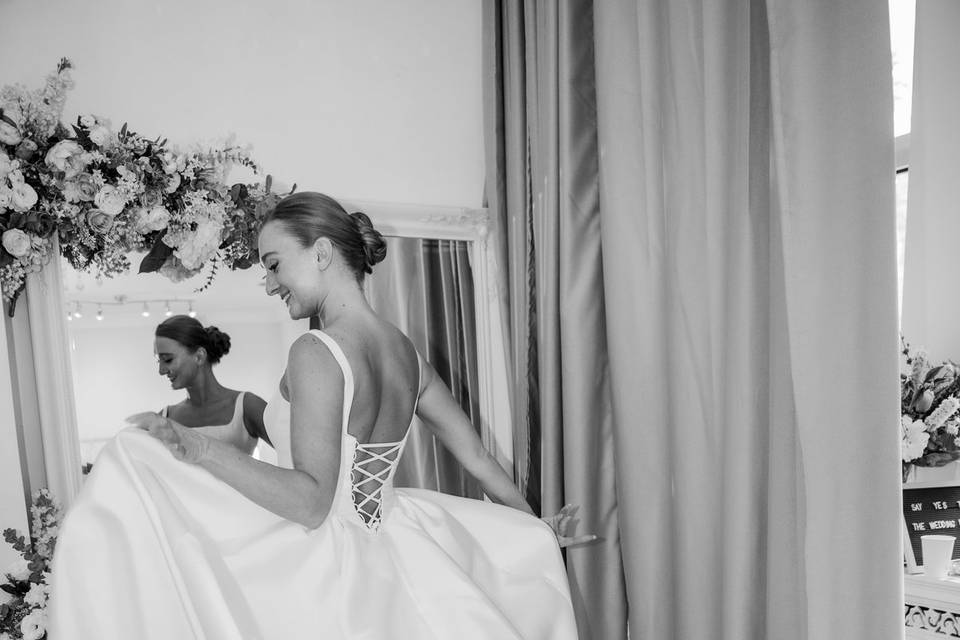 BRIDAL DRESSER SERVICE