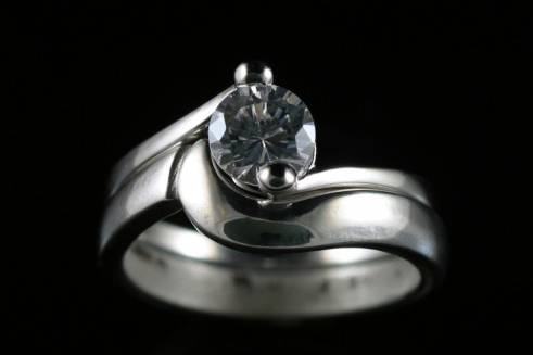 Platinum 3mm wide fitted wedding ring