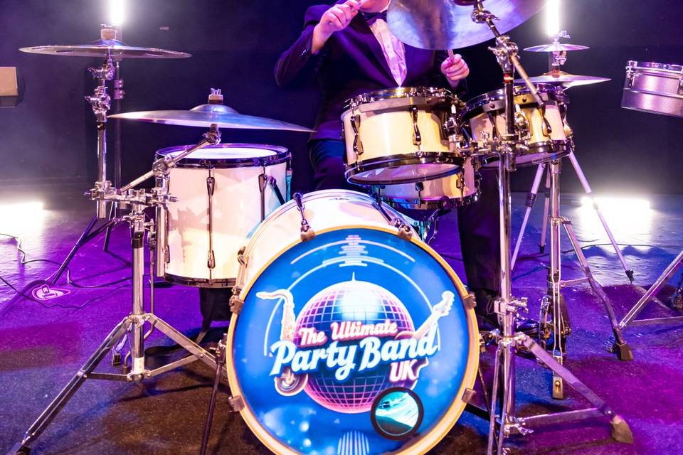 We bring the biggest party!