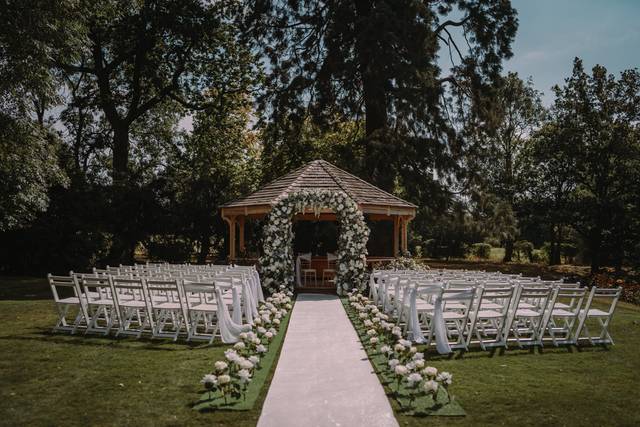Mulberry House Lakeside Gazebo