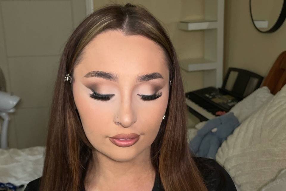 Signature Smokey glam