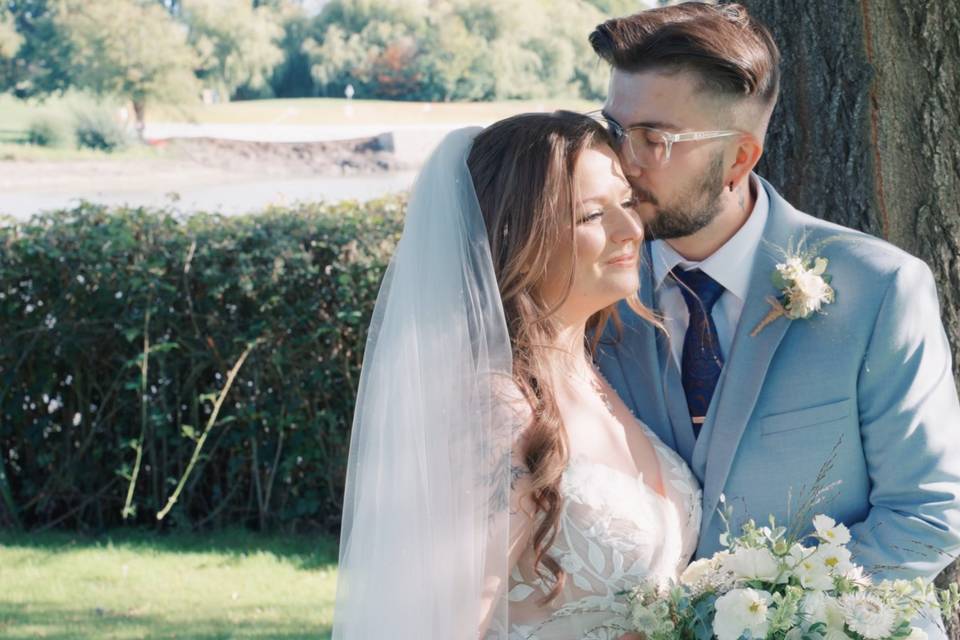 Couple Kiss