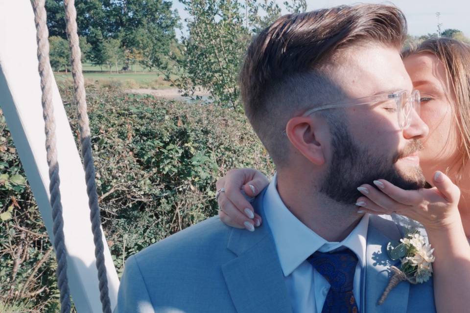 Couple Kiss