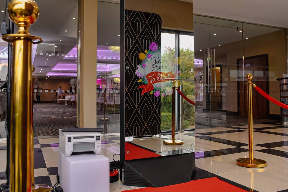 Magic Mirror booth