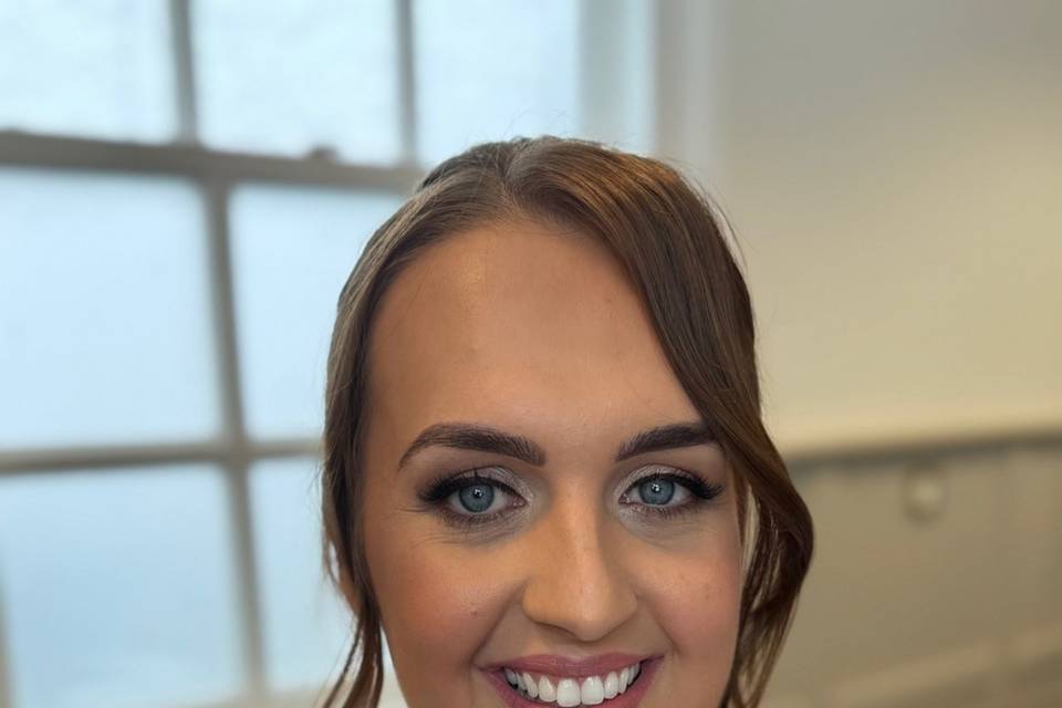 Natural glam make-up