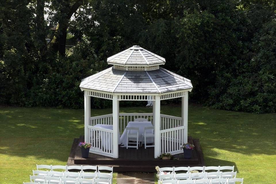 Clear shot of ceremony area