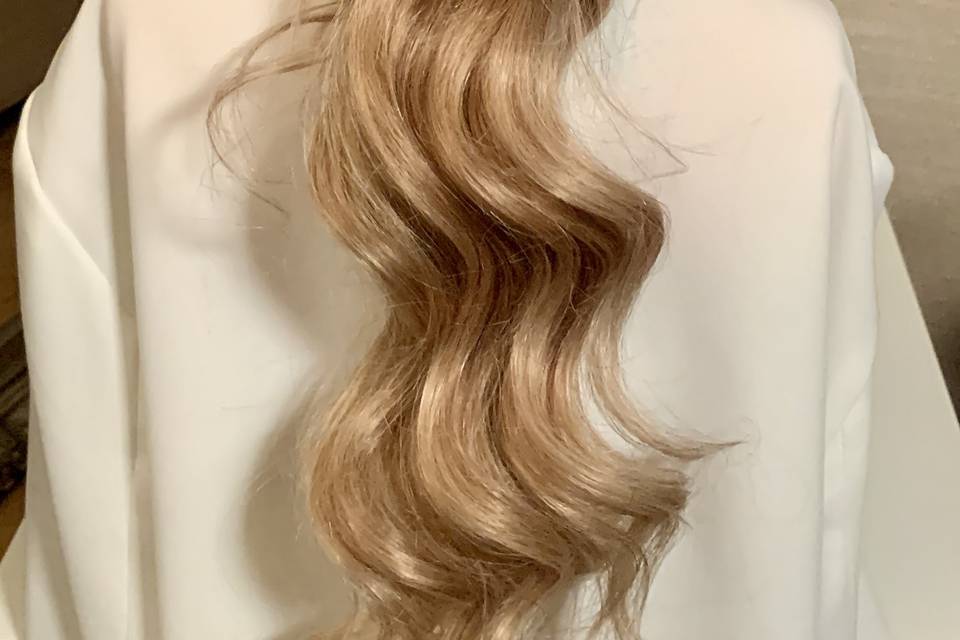 Soft glam low ponytail
