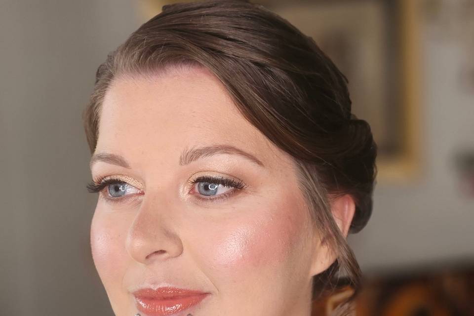 Glowy soft glam bridal