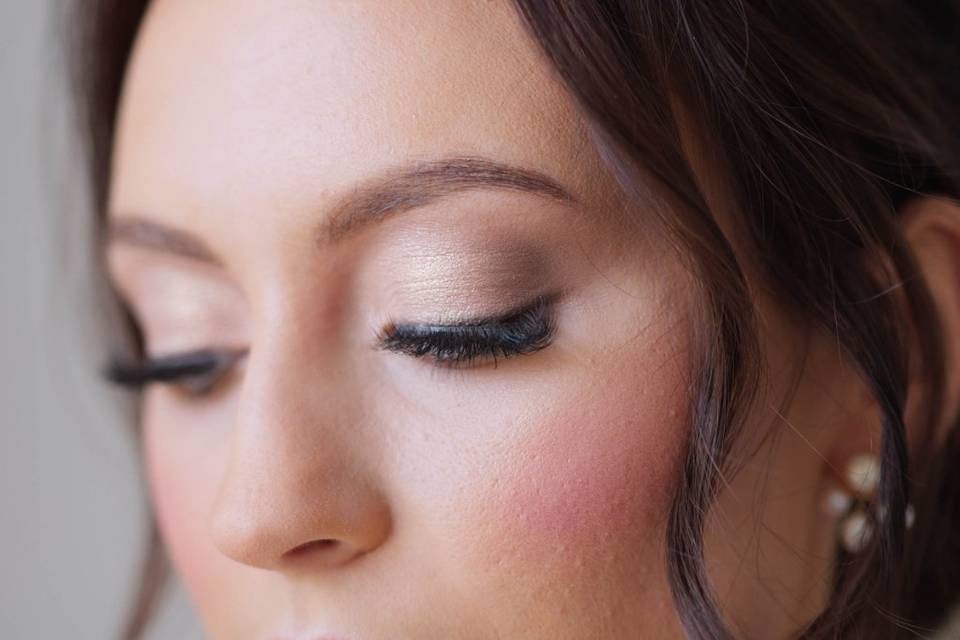 Soft glam bride