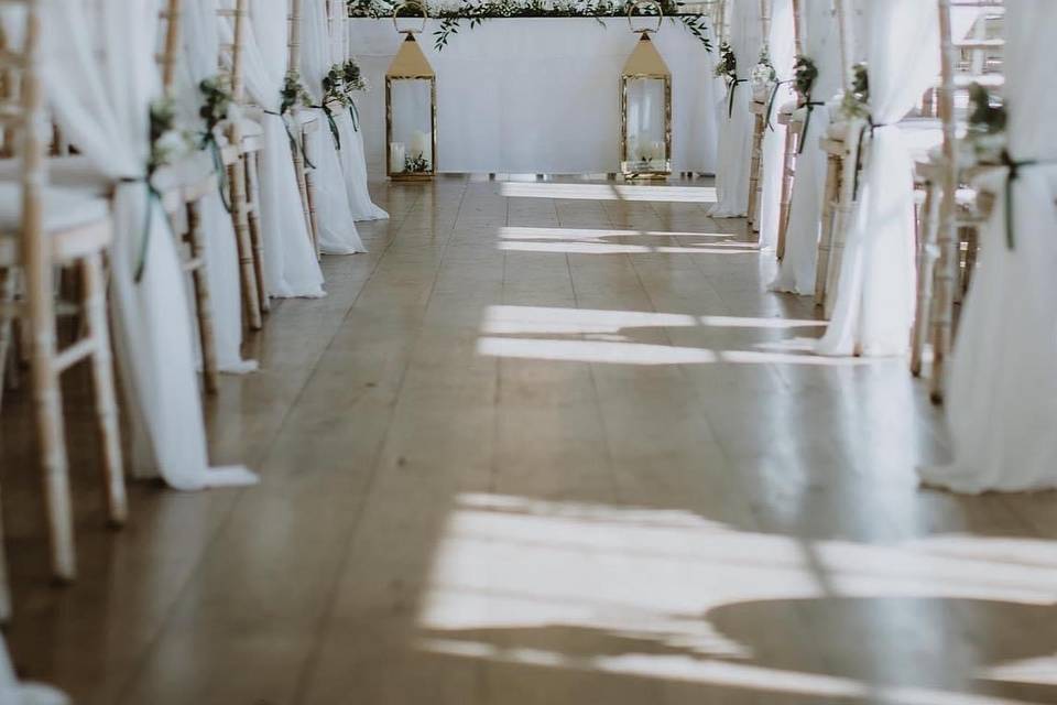 Aisle styling - just perfect