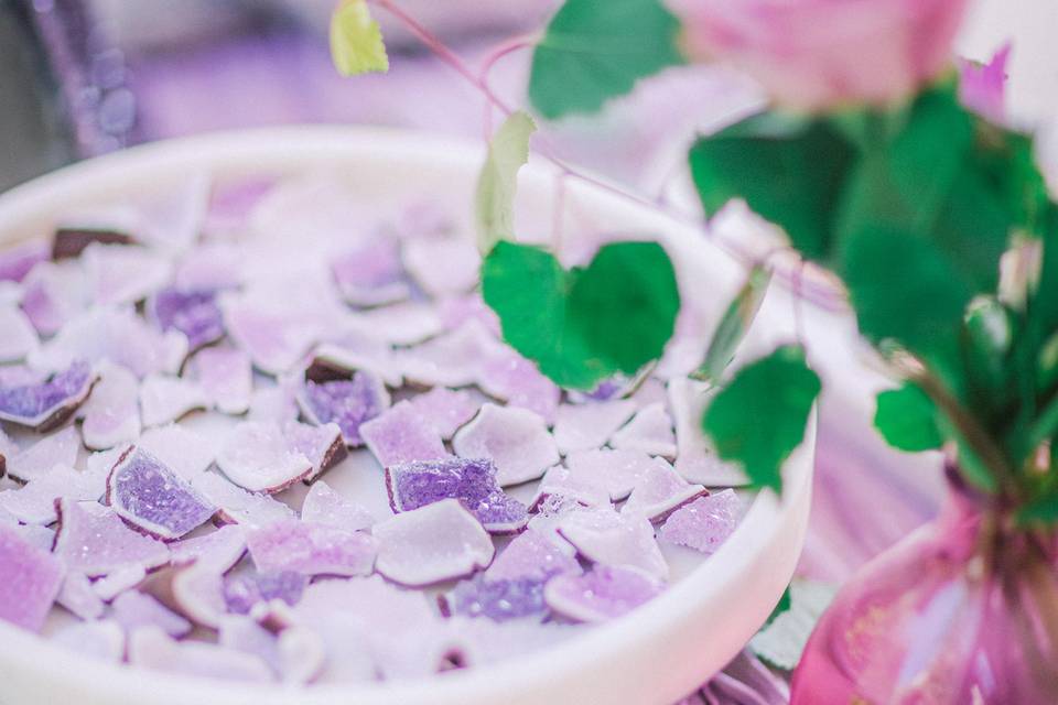 Crystal pieces sweet table
