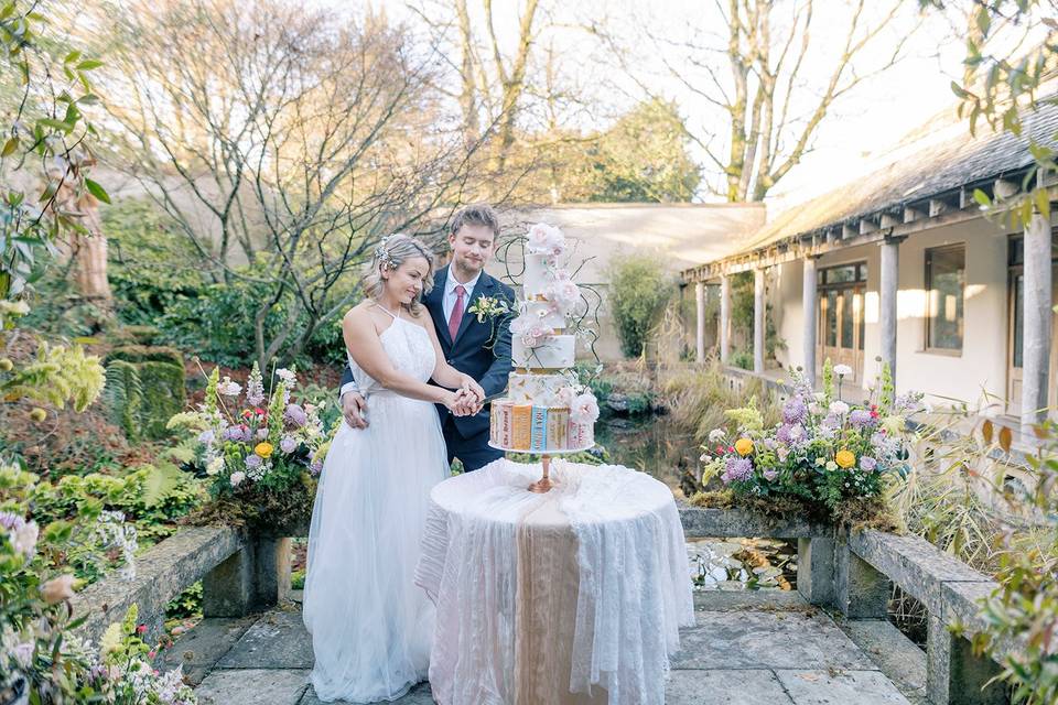 Outdoor Cake Cutting