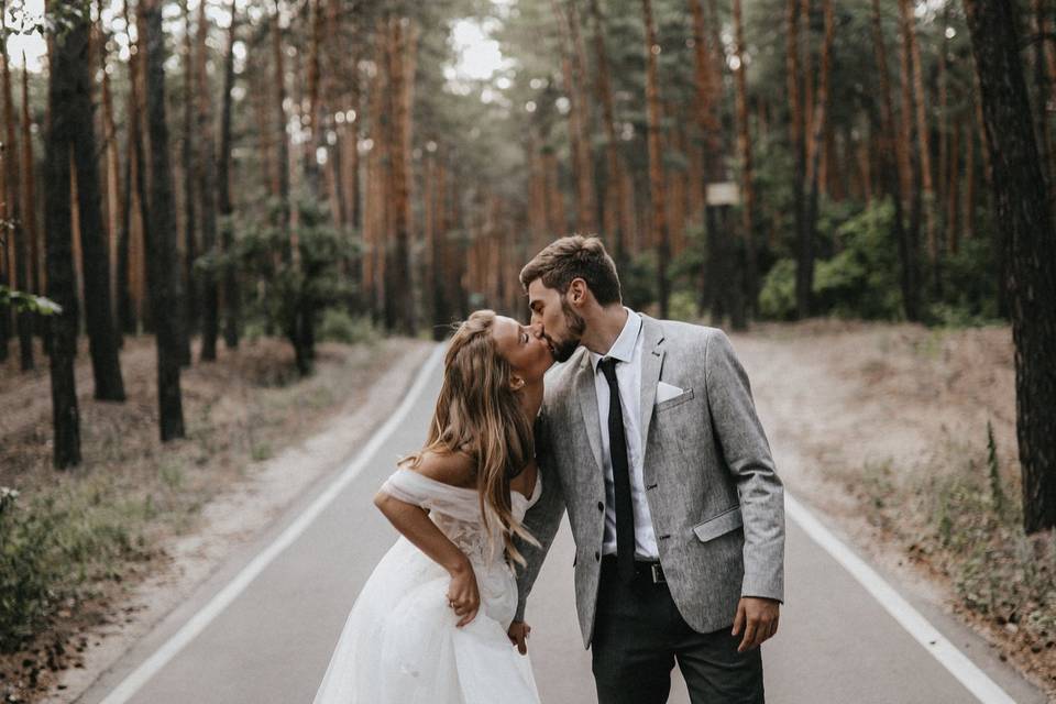 Wedding couple in the woods