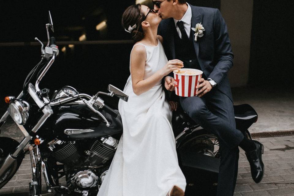 Bride and Groom, city, bike