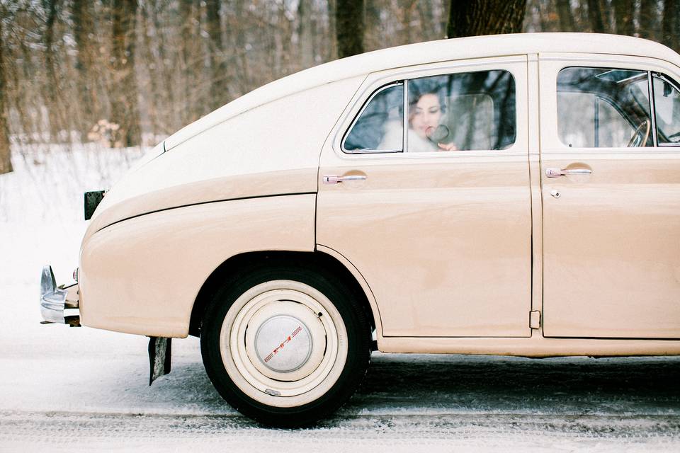 Winter car wedding