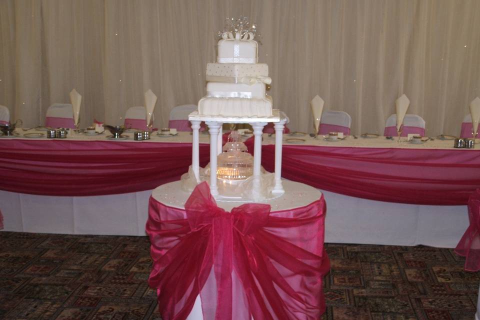 Cake table with sash