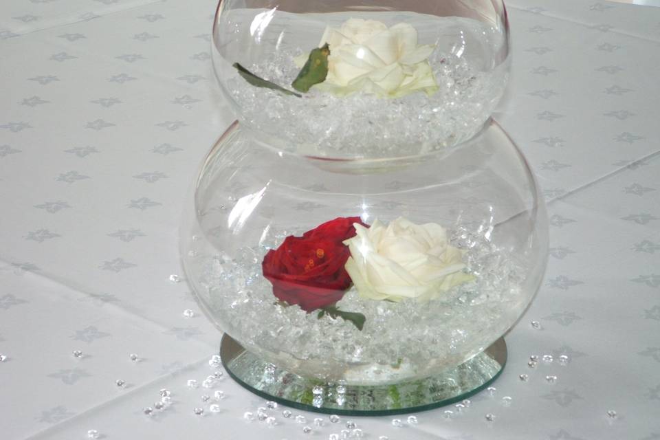 Fresh roses in bowls