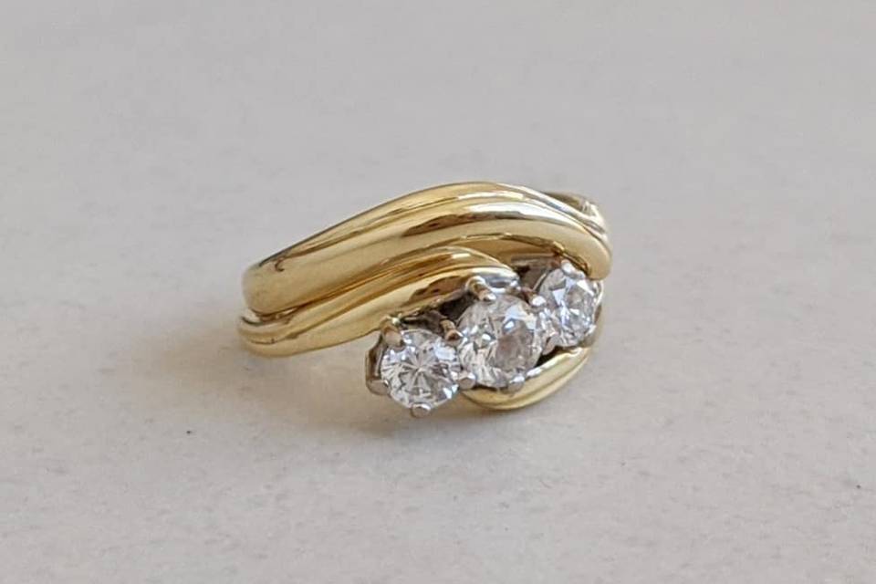 Gold engraved ring