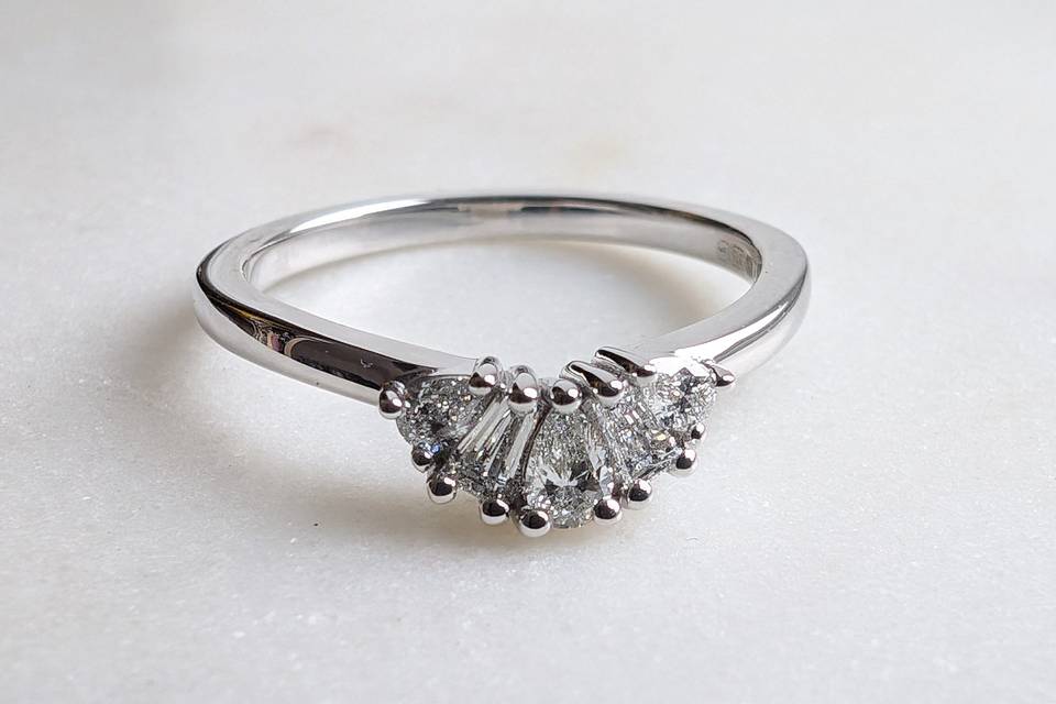 9ct wg diamond tiara ring